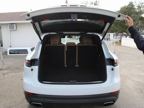 Used 2021 Porsche Cayenne image 31