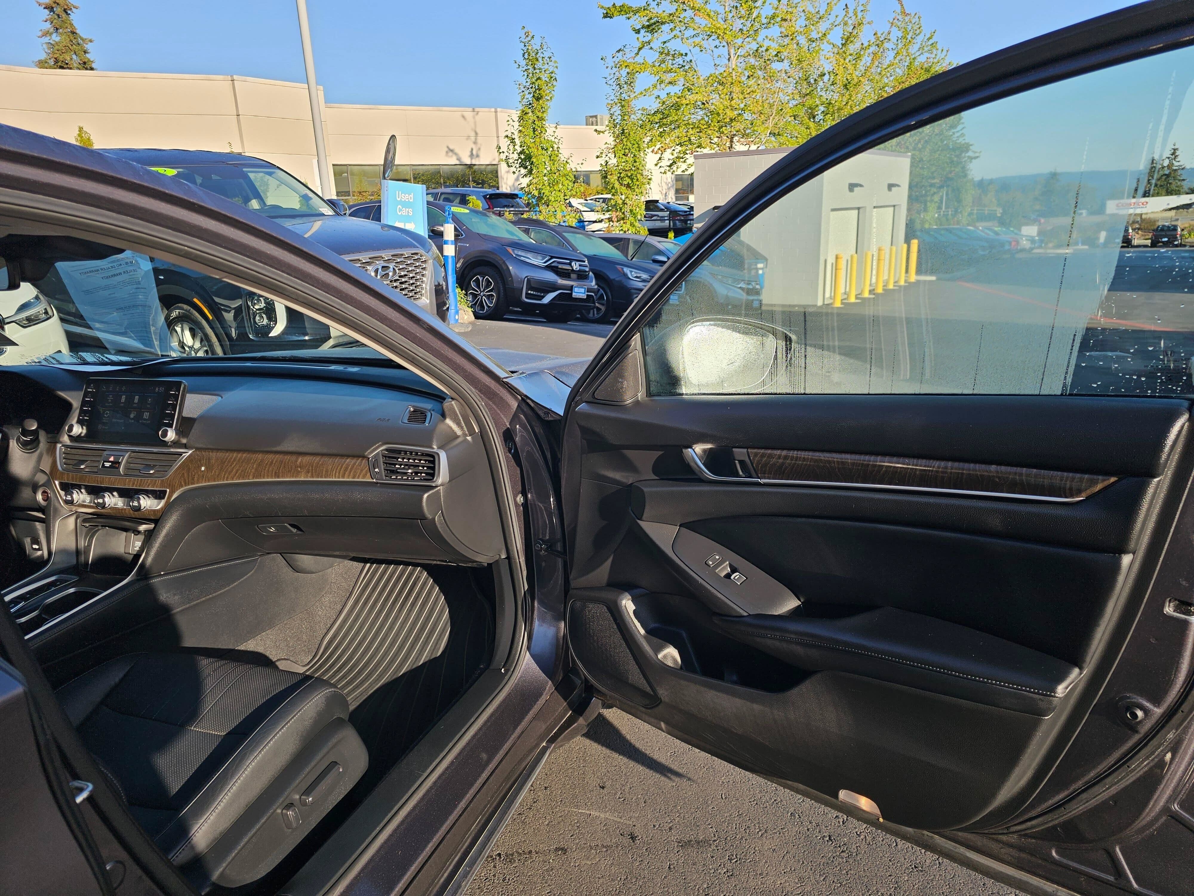 Used 2018 Honda Accord Touring image 12