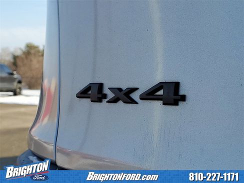 Used 2017 Jeep Cherokee Trailhawk image 6