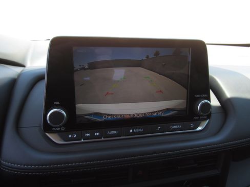 Used 2026 Nissan Rogue S FWD image 19