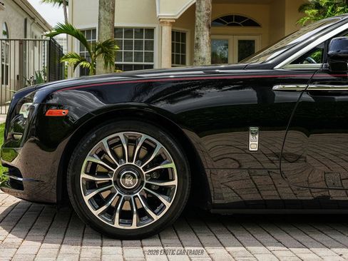 Used 2019 Rolls-Royce Dawn RWD image 2