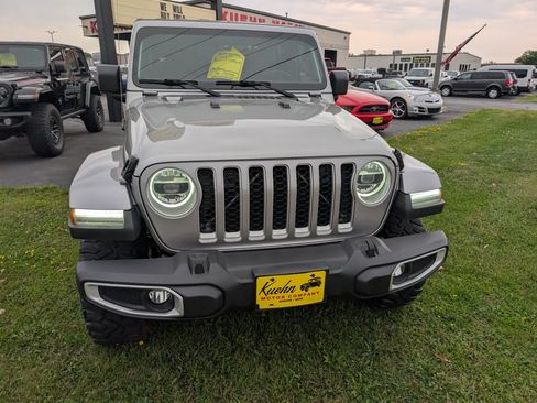 Used 2020 Jeep Gladiator Overland w/ Dual Top Group AWD/4WD image 3