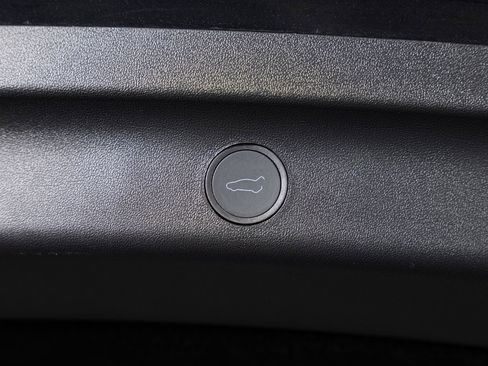 Used 2024 Tesla Model Y Long Range image 22