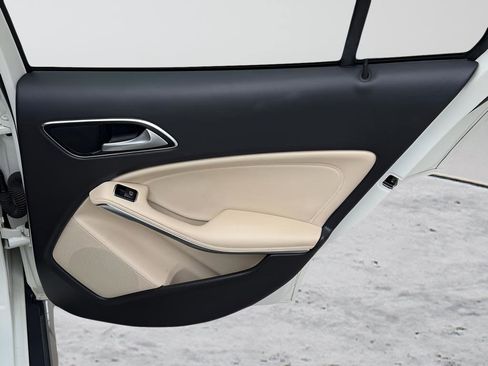 Used 2016 Mercedes-Benz GLA 250 image 26