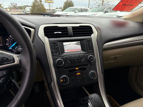 Used 2015 Ford Fusion SE image 20