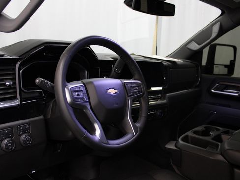 Used 2025 Chevrolet Silverado 2500 LT image 14