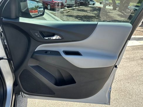 Used 2020 Chevrolet Equinox LS w/ LS Convenience Package FWD image 34
