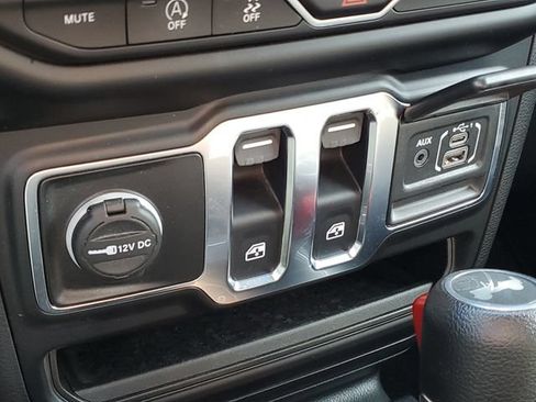 Used 2022 Jeep Wrangler Sport AWD/4WD image 18