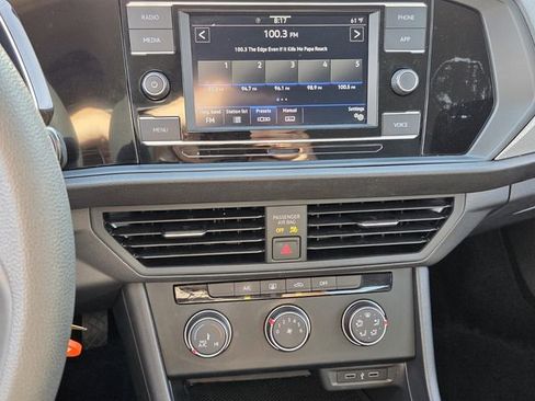 Used 2022 Volkswagen Jetta S FWD image 17
