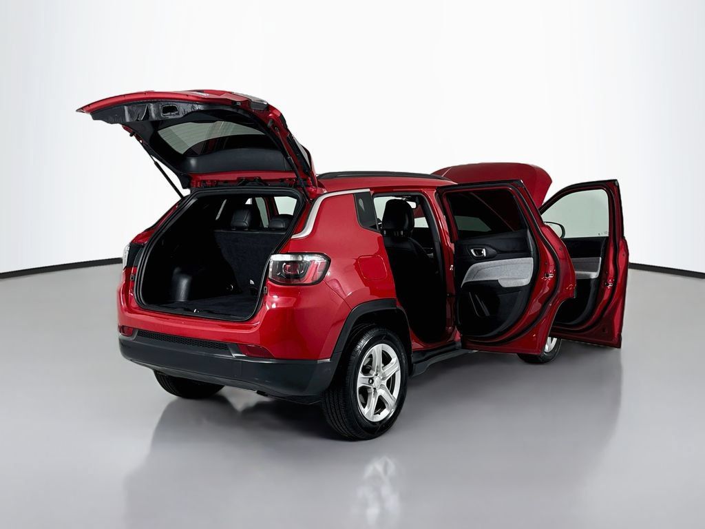 Used 2024 Jeep Compass Latitude AWD/4WD image 18