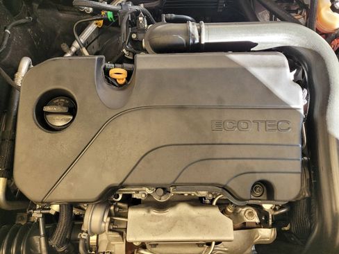 Used 2020 Chevrolet Malibu LT image 30