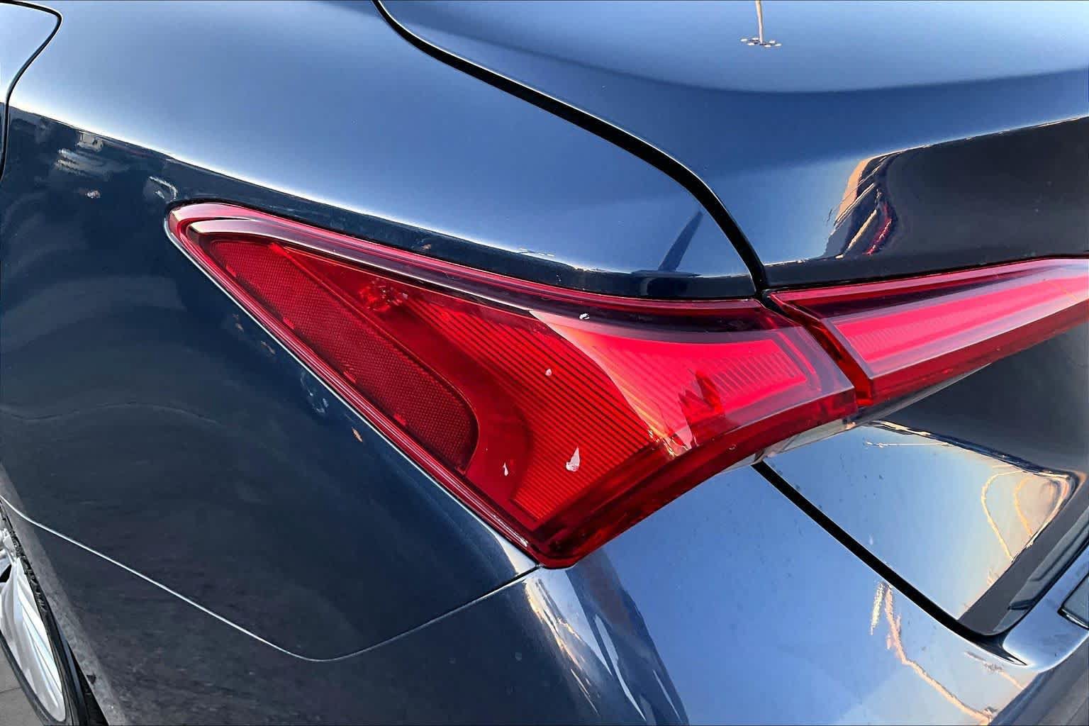 Used 2020 Toyota Avalon Limited FWD image 29