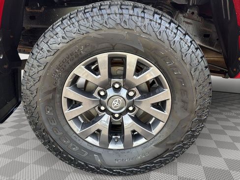 Used 2021 Toyota Tacoma SR5 AWD/4WD image 15