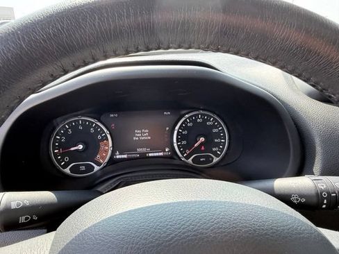 Used 2020 Jeep Renegade Altitude w/ UConnect 8.4 Nav Group AWD/4WD image 11