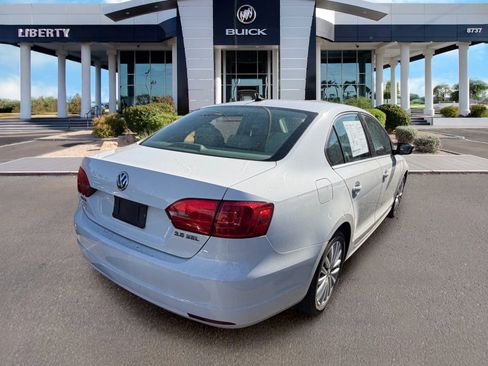 Used 2011 Volkswagen Jetta SEL FWD image 2