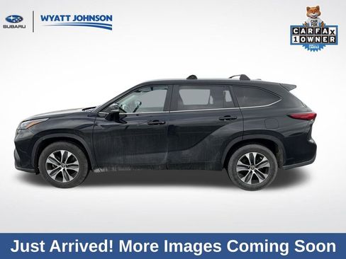 Used 2023 Toyota Highlander XLE image 3