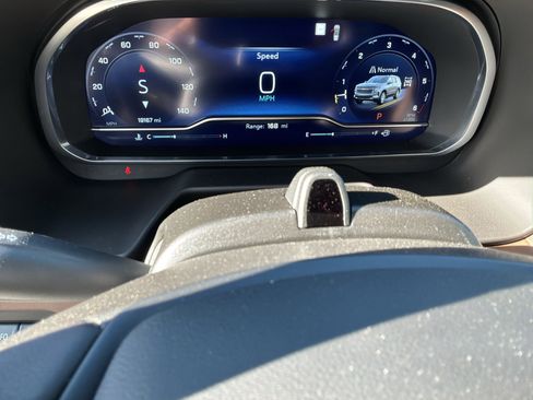 Used 2023 Chevrolet Suburban High Country w/ Advanced Technology Package image 22