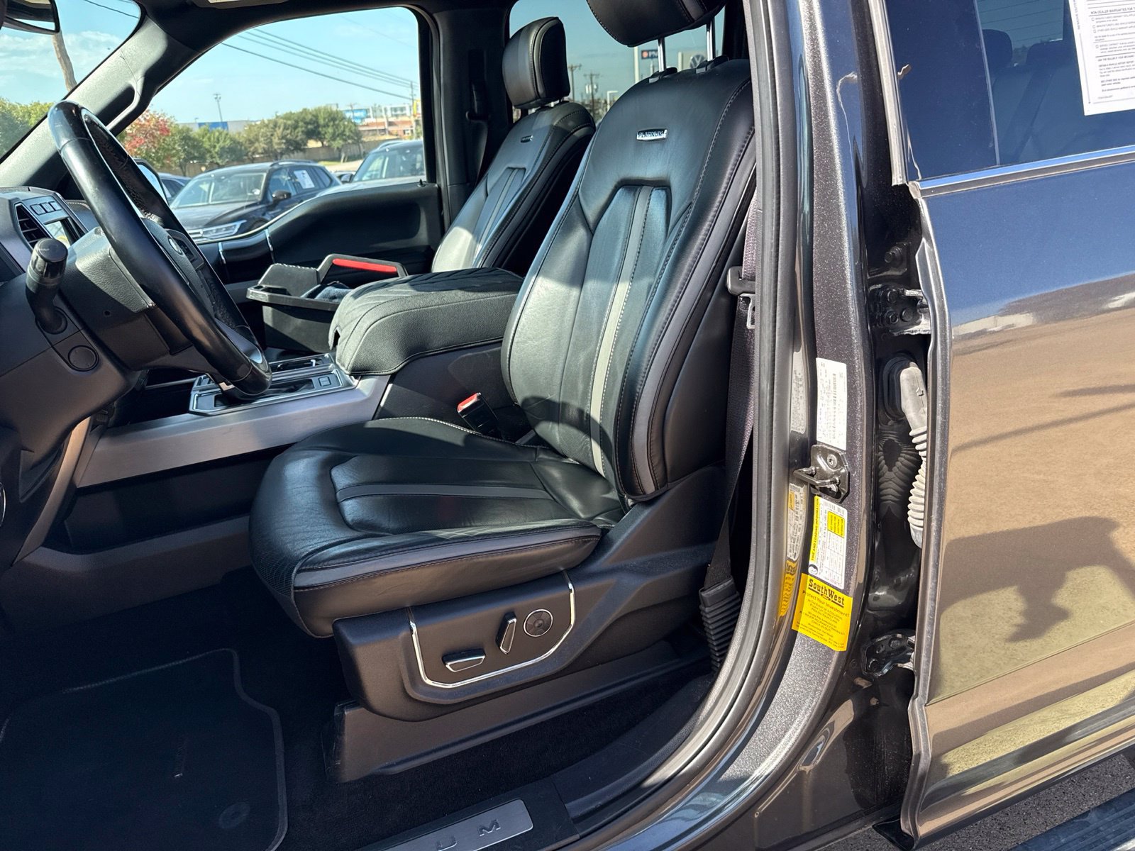 Used 2018 Ford F150 Platinum w/ Equipment Group 701A Luxury AWD/4WD image 13