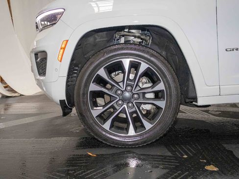 Used 2022 Jeep Grand Cherokee Overland w/ Luxury Tech Group IV image 7