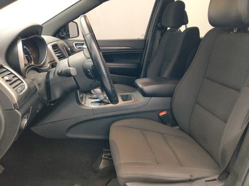 Used 2020 Jeep Grand Cherokee Laredo RWD image 17