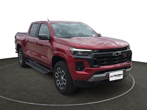 Used 2024 Chevrolet Colorado Z71 w/ Z71 Convenience Package 2 AWD/4WD image 9