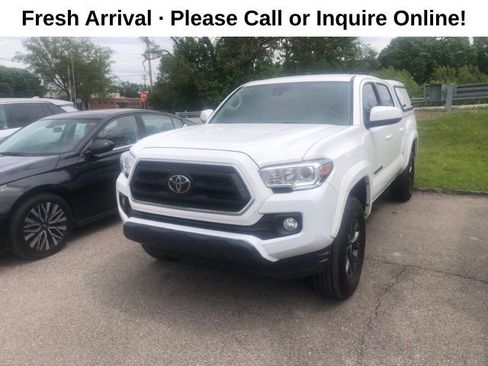Used 2021 Toyota Tacoma SR5 AWD/4WD image 2