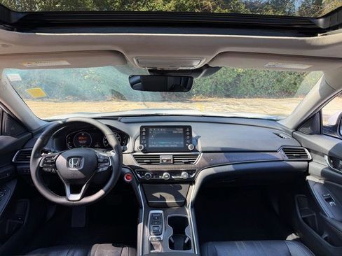 Used 2019 Honda Accord Touring image 28