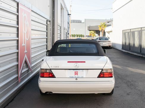 Used 1995 Mercedes-Benz E 320 Convertible image 32