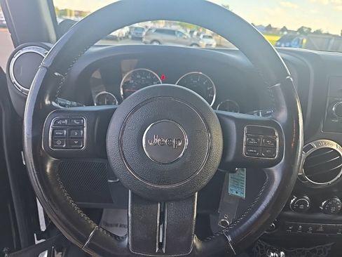 Used 2013 Jeep Wrangler Unlimited Sahara w/ Dual Top Group AWD/4WD image 13