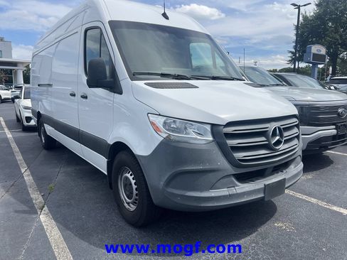 Used 2022 Mercedes-Benz Sprinter 2500 image 2