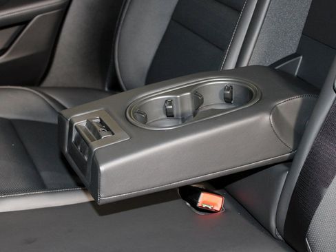 Used 2026 Porsche Taycan image 36