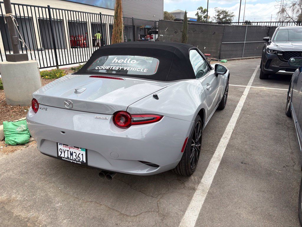 Used 2025 MAZDA MX-5 Miata Grand Touring w/ Weather Package RWD image 5