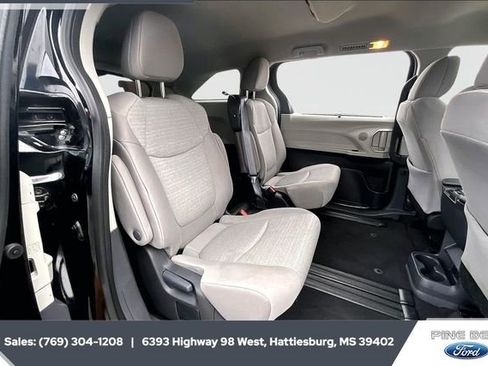 Used 2024 Toyota Sienna LE image 20