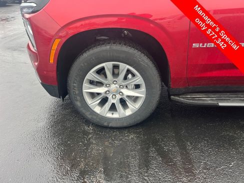 Used 2025 Chevrolet Suburban Premier AWD/4WD image 18