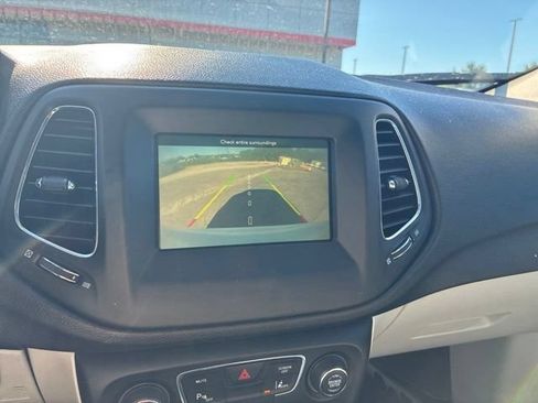 Used 2020 Jeep Compass Latitude FWD image 9