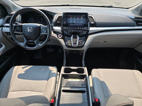 Used 2018 Honda Odyssey Elite image 2