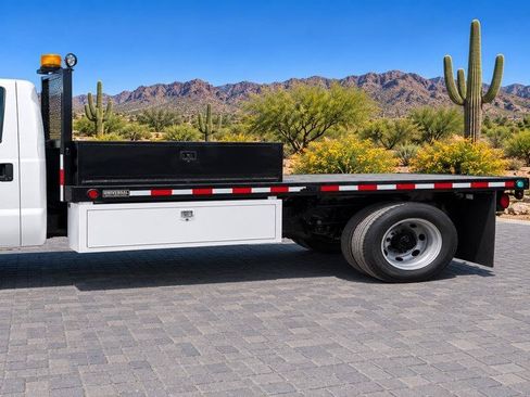 Used 2016 Ford F550 2WD Regular Cab Super Duty image 4