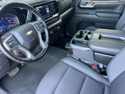 Used 2025 Chevrolet Silverado 1500 LT AWD/4WD image 10
