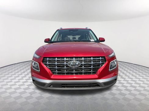 Used 2025 Hyundai Venue Limited FWD image 2