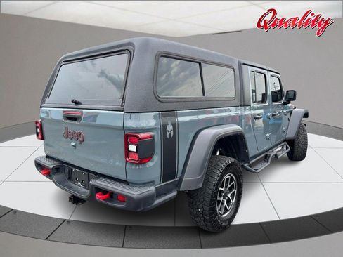 Used 2024 Jeep Gladiator Rubicon w/ Convenience Group AWD/4WD image 3