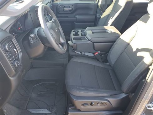 Used 2025 Chevrolet Silverado 2500 Custom w/ Custom Value Package image 5