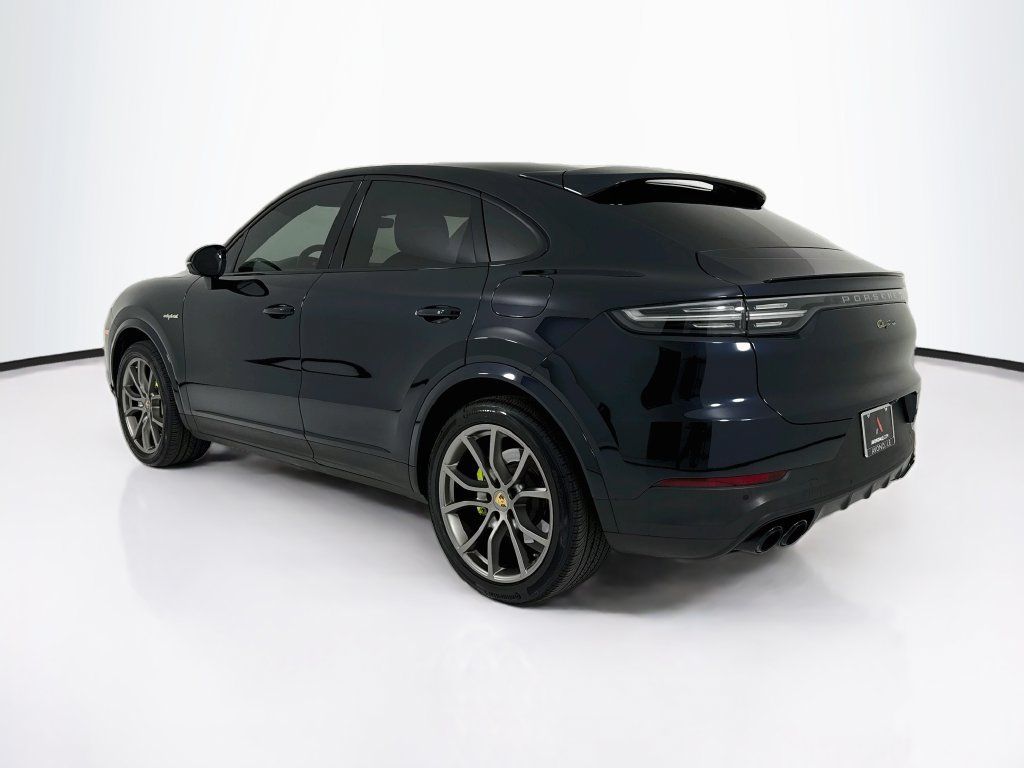 Certified 2023 Porsche Cayenne Platinum Edition AWD/4WD image 3
