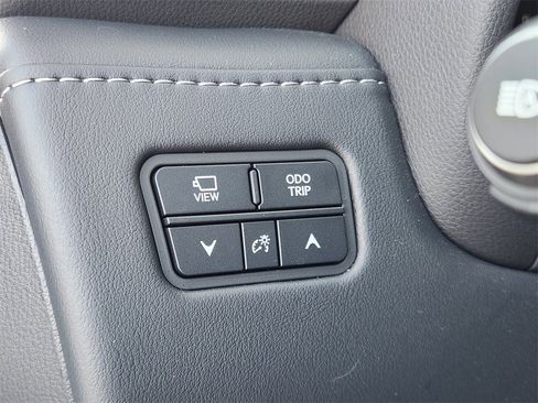 Certified 2025 Lexus LX 600 4WD w/ Luxury Package image 22