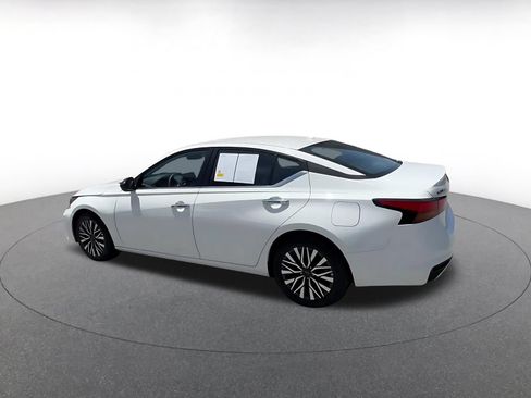 Used 2025 Nissan Altima 2.5 SV FWD image 8
