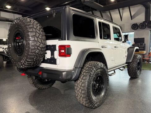 Used 2024 Jeep Wrangler Unlimited Rubicon w/ Capability Package image 12