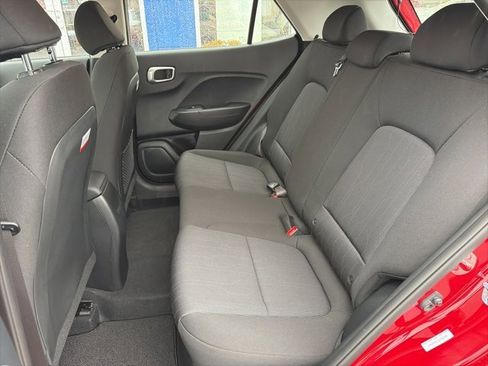 Certified 2025 Hyundai Venue SE image 31