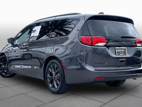 Used 2018 Chrysler Pacifica Limited w/ S Appearance Package FWD image 11
