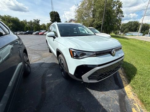 New 2026 Volkswagen Taos SE AWD/4WD image 1