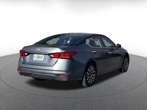 Used 2025 Nissan Altima 2.5 SV image 14