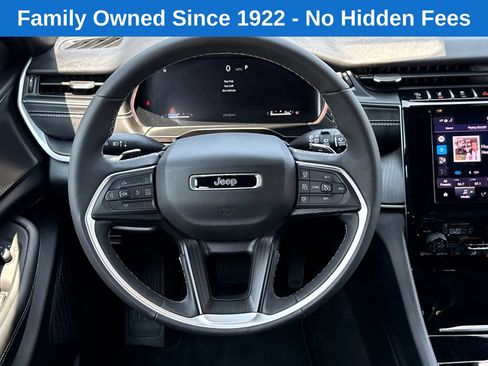 Used 2025 Jeep Grand Cherokee L Laredo AWD/4WD image 25